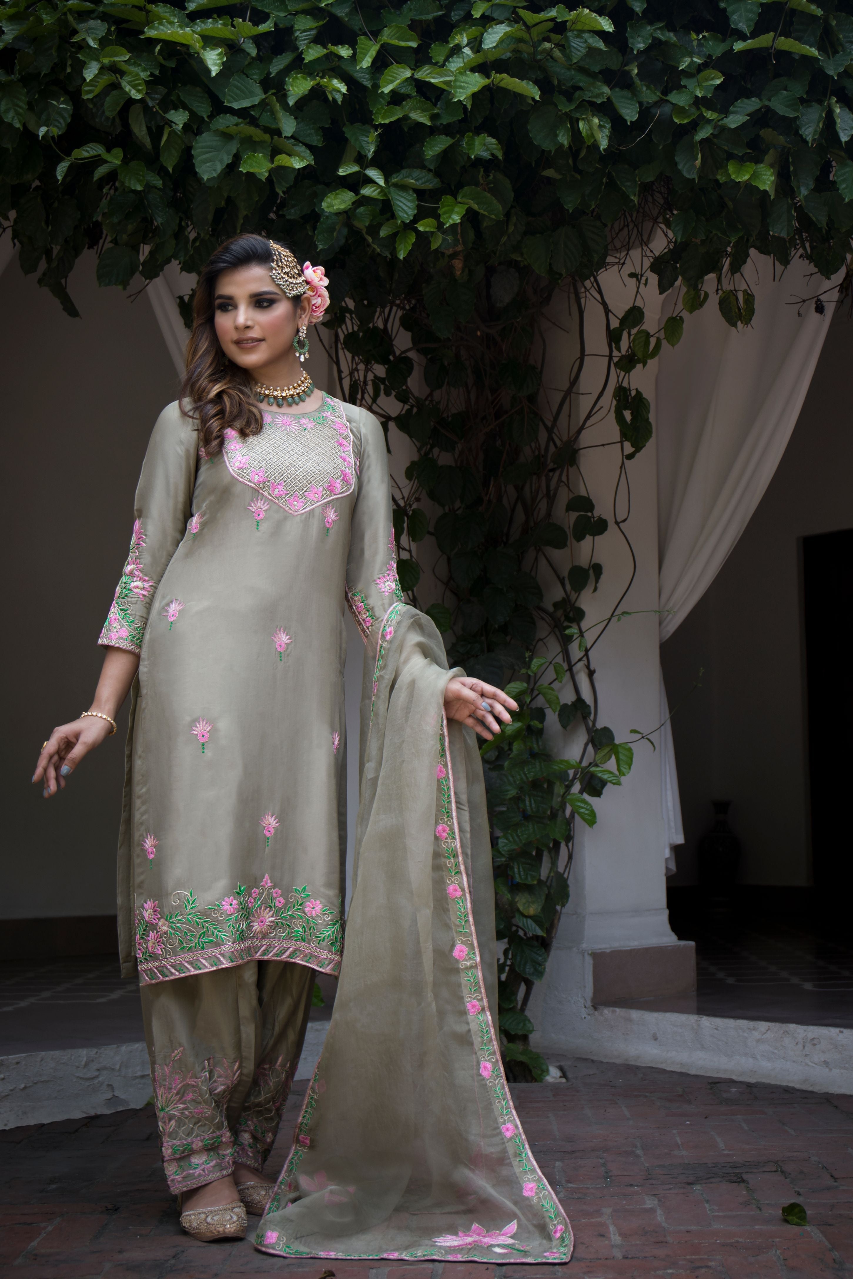 ALAYNA SILK KURTA SET