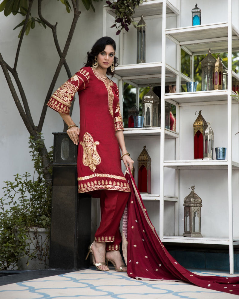Alizeh Crepe Kurta Set